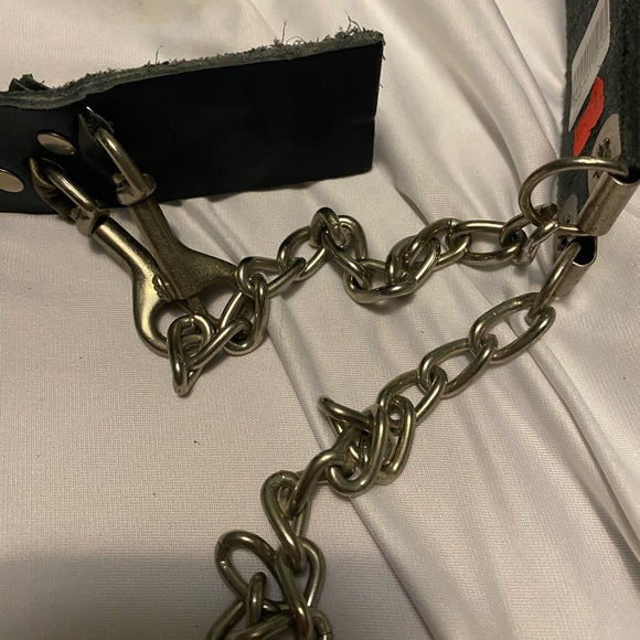 Very Unique, Black Leather Waist Belt Chain And Clip Closure Black 36 Inches - Picture 2 of 4